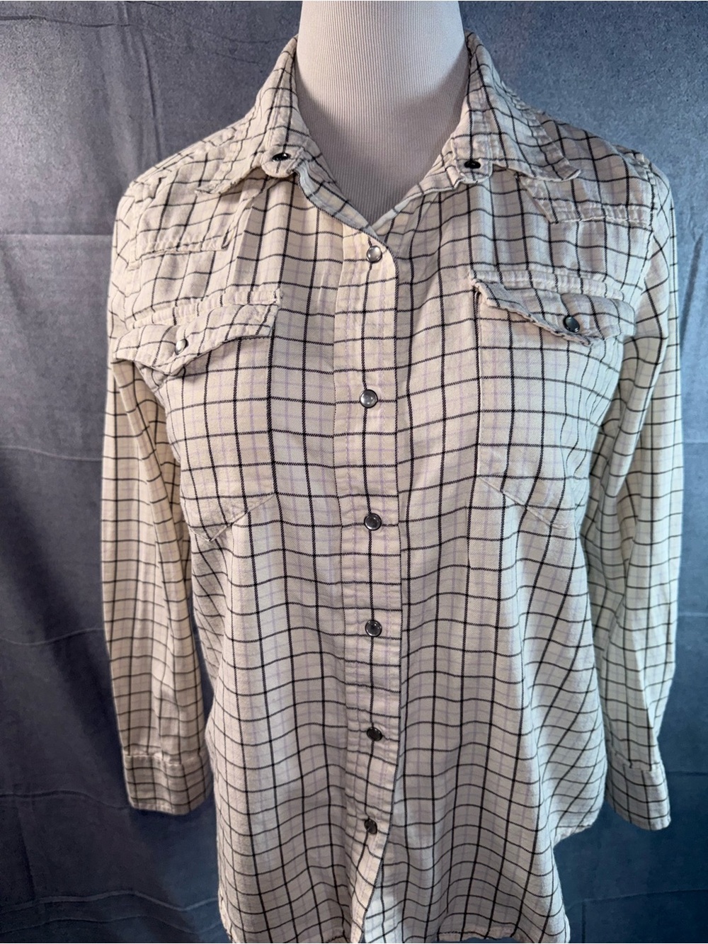 2388-Free Assembly Women's Cream Plaid Button-Up Shirt with Chest Pockets